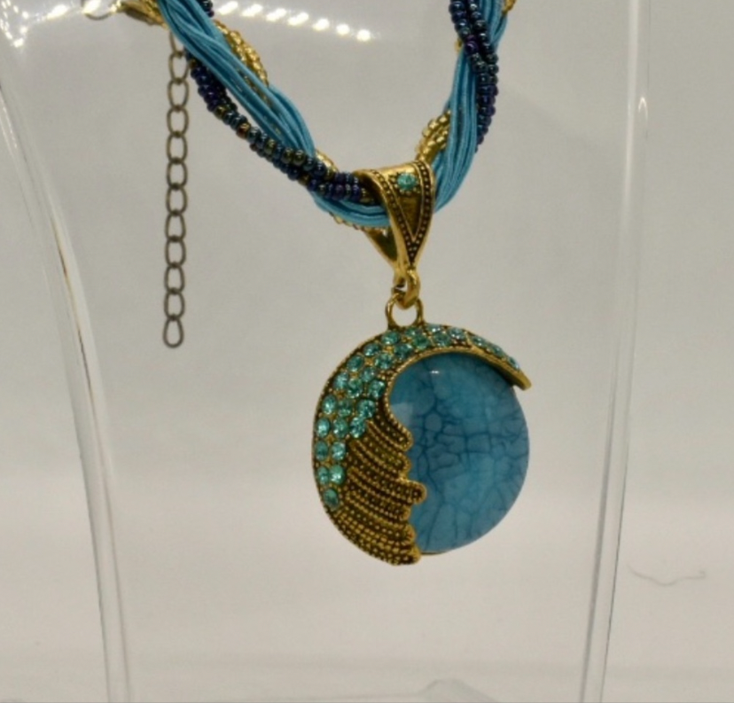 Hand Woven Pendant Necklace!