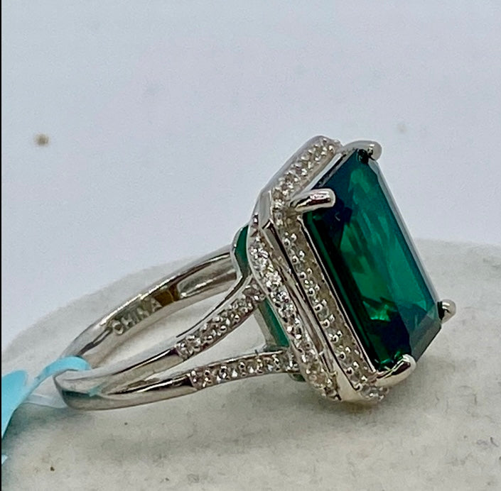 Emerald And White Sapphire Ring! 7