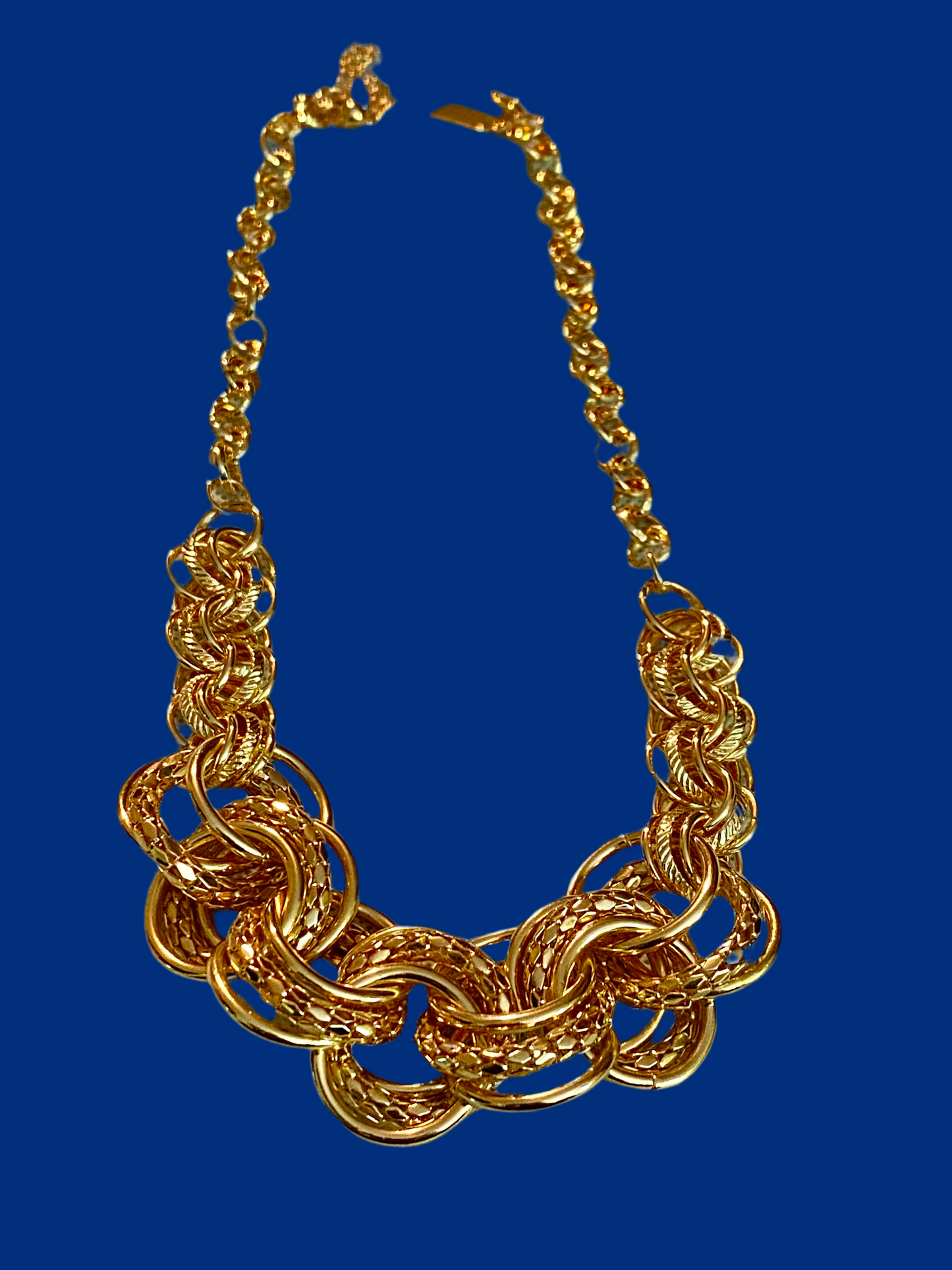 Gold Toned Textured Link Necklace!