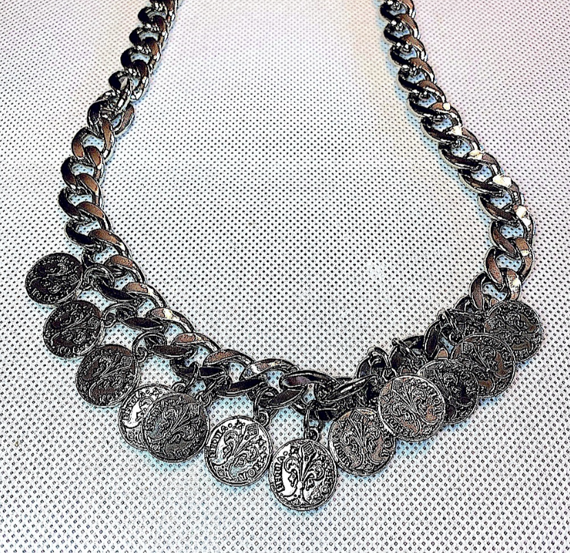 Silver Plated Pendant Necklace!