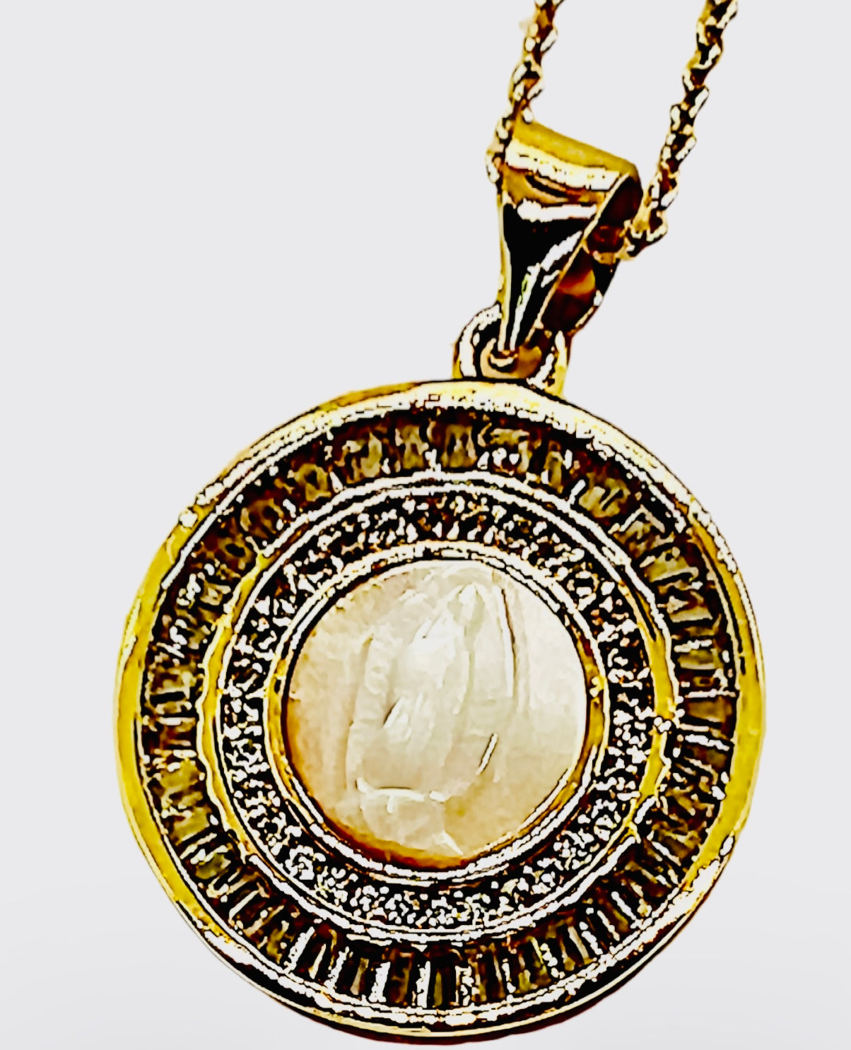 Gold Filled Pendant Necklace!