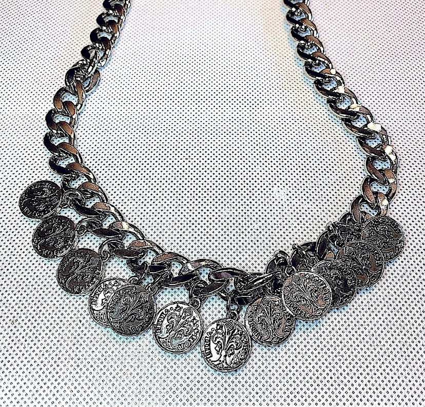 Silver Plated Pendant Necklace!