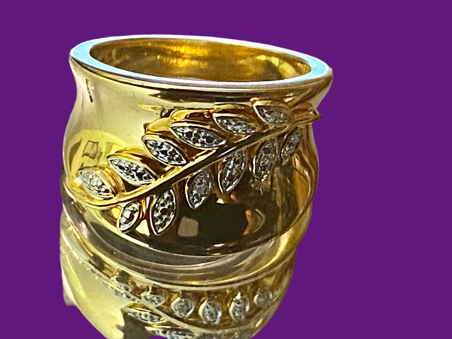 Ladies Leaf Style Motif Ring!