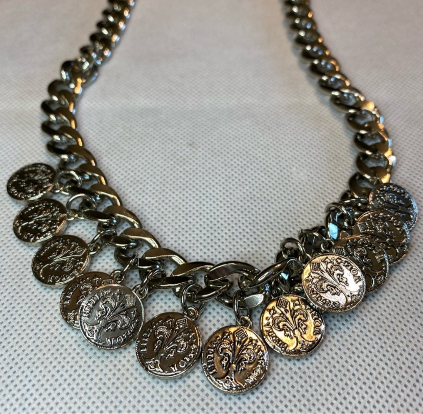 Silver Plated Pendant Necklace!