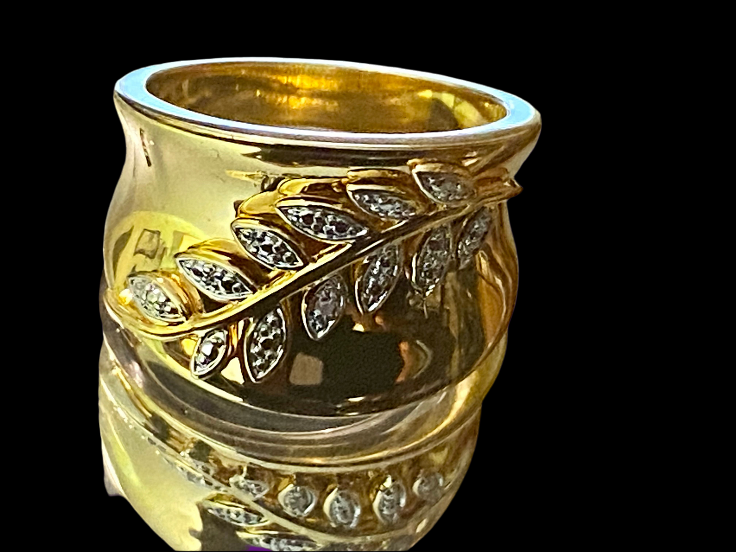 Ladies Leaf Style Motif Ring!