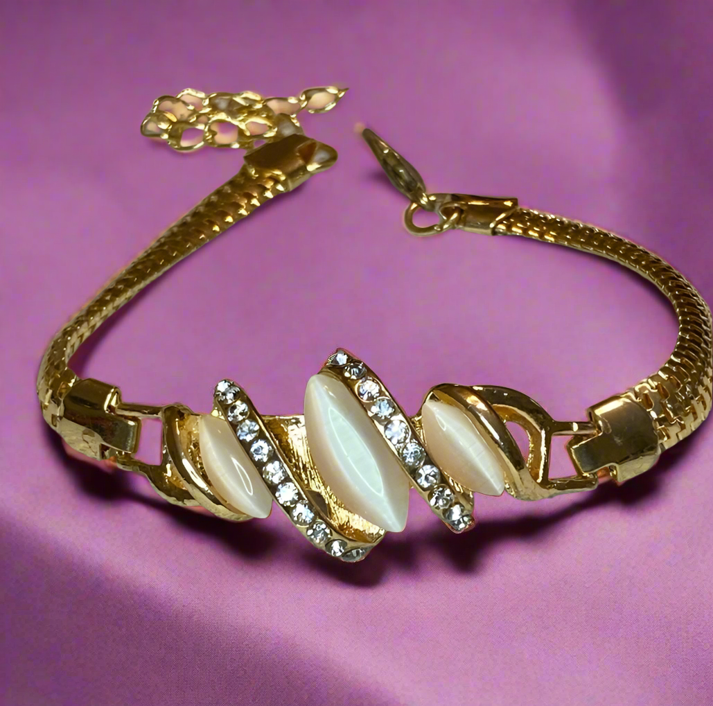 Women’s Gold Plated Bracelet!