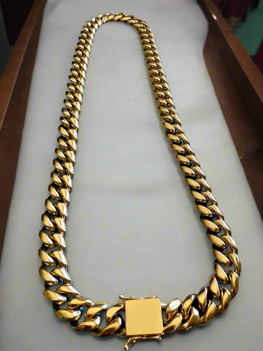 Cuban Link Chain Necklace!