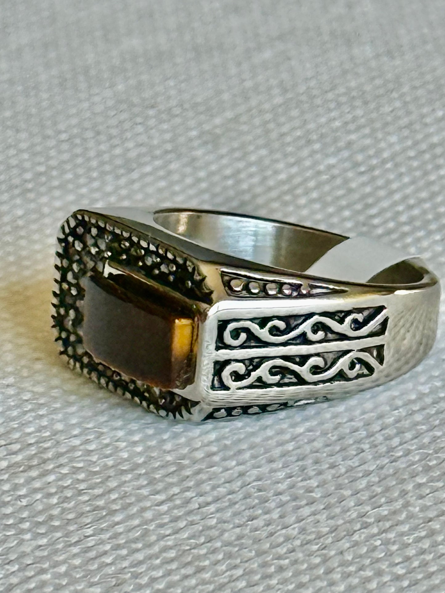 Men’s Tiger’s Eye Ring! 9