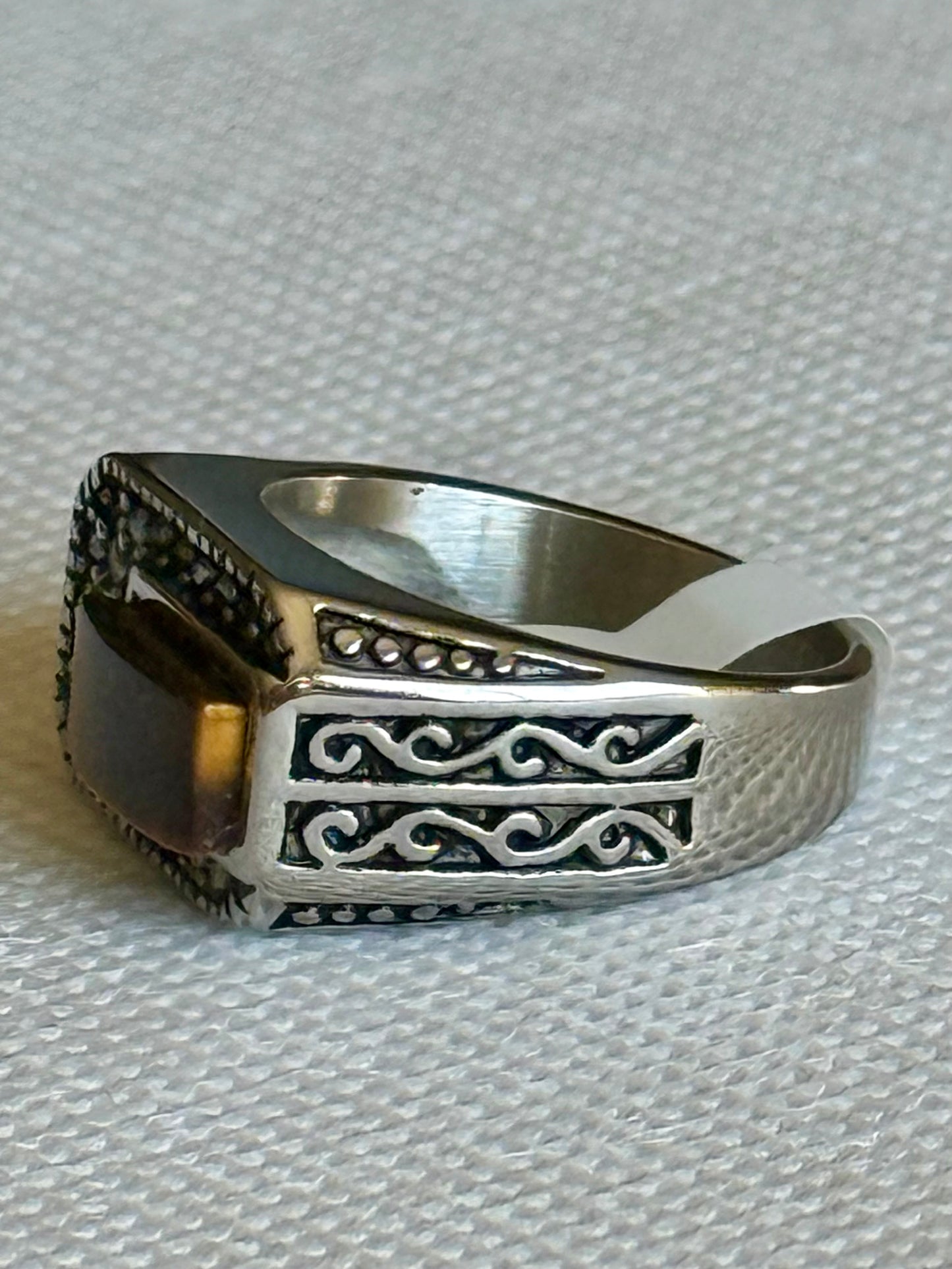 Men’s Tiger’s Eye Ring! 9