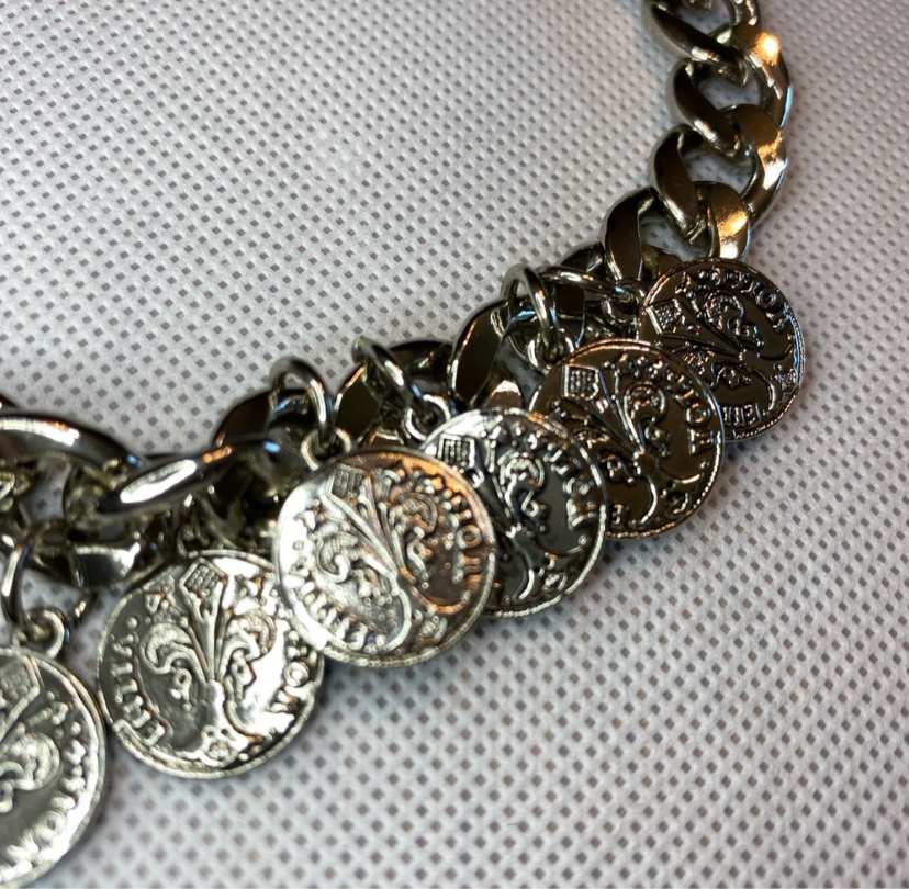 Silver Plated Pendant Necklace!