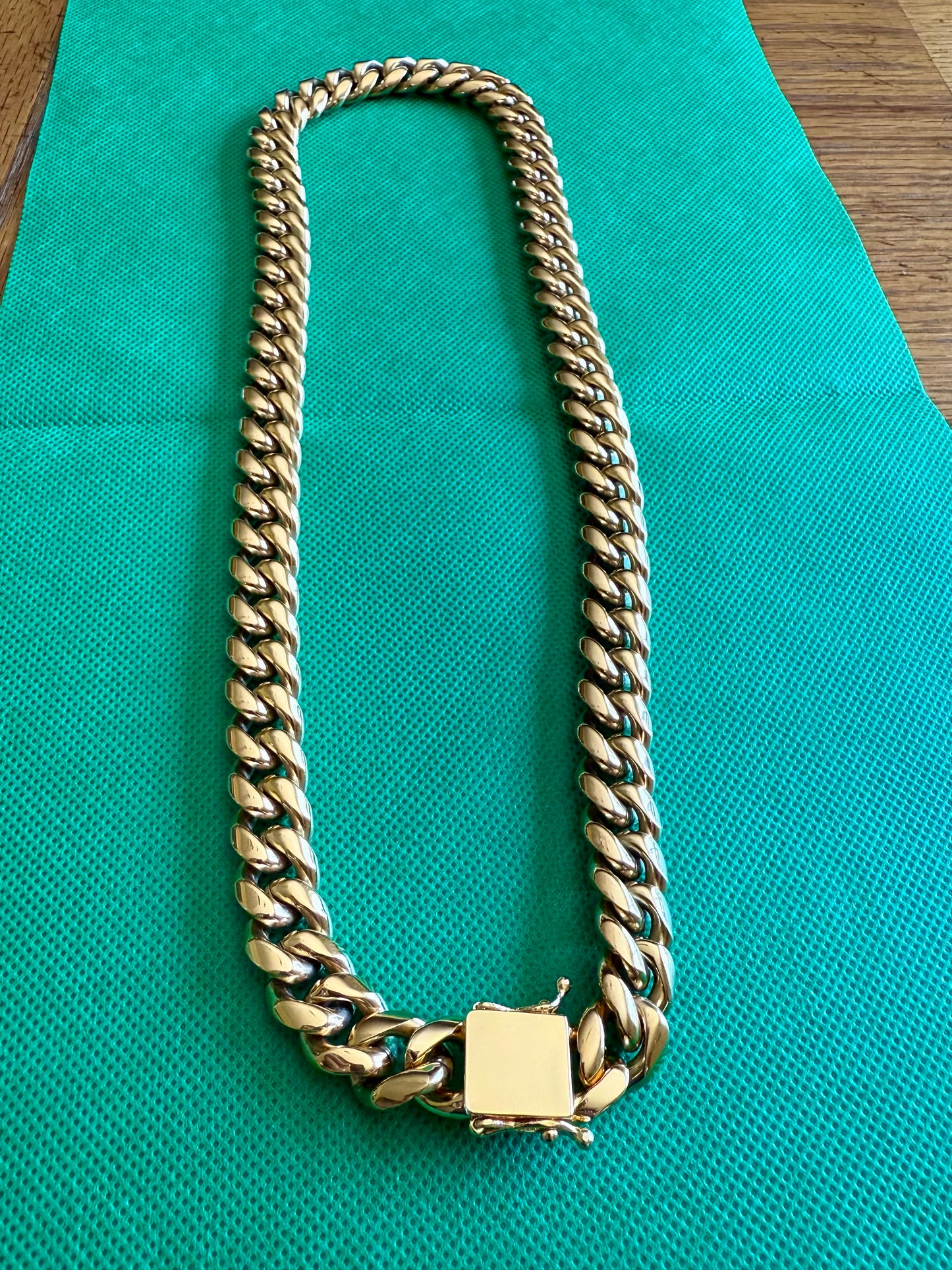 Cuban Link Chain Necklace!