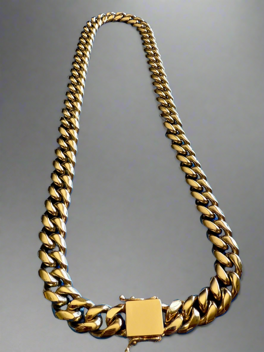 Cuban Link Chain Necklace!