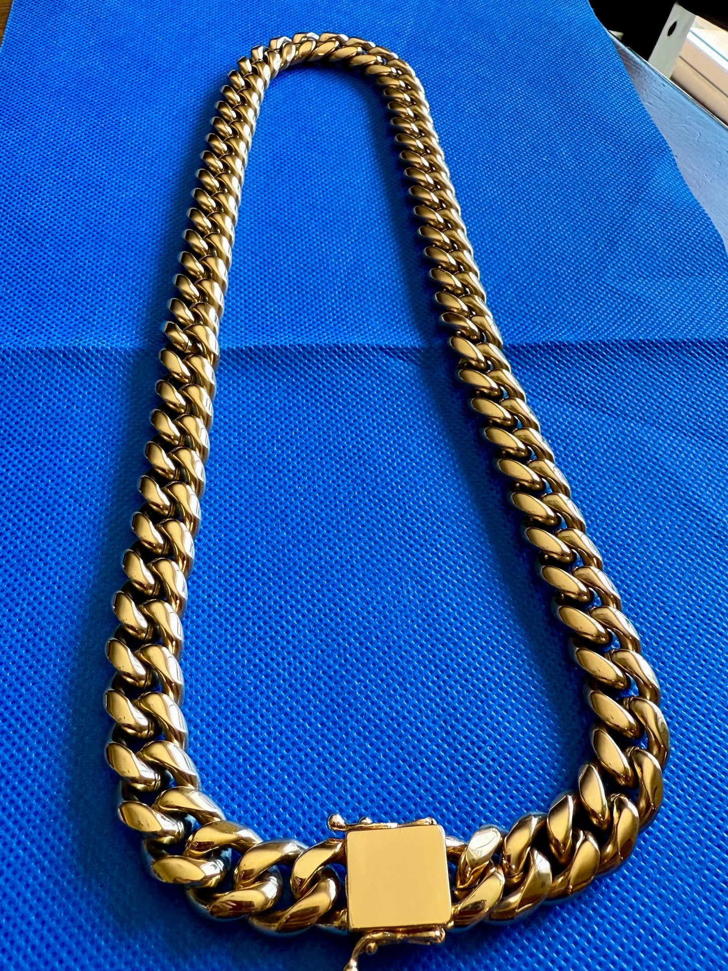Cuban Link Chain Necklace!
