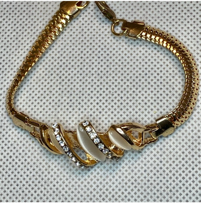 Women’s Gold Plated Bracelet!