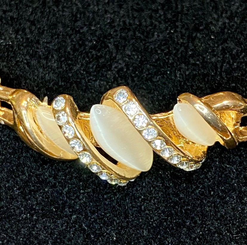 Women’s Gold Plated Bracelet!