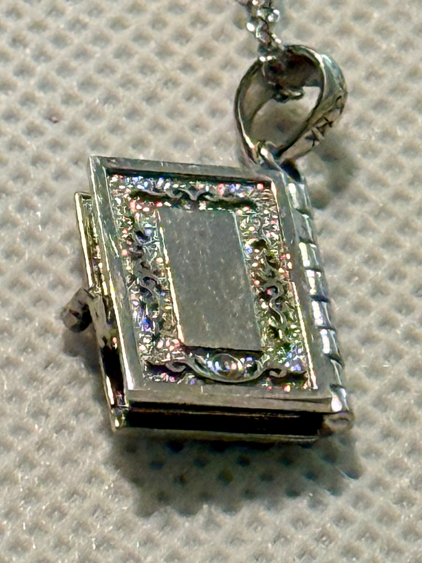 Cross/Bible Necklace!