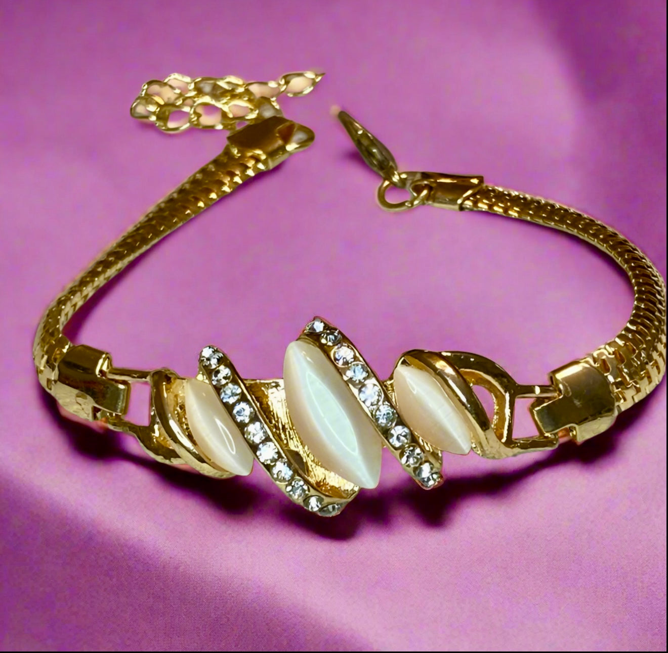 Women’s Gold Plated Bracelet!