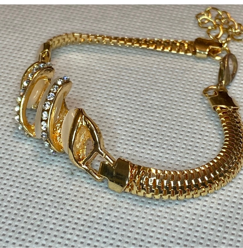 Women’s Gold Plated Bracelet!