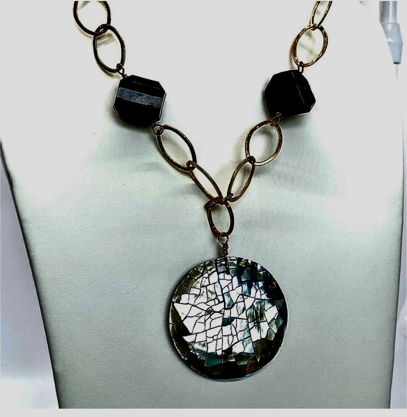 Elegant Ladies Necklace!!