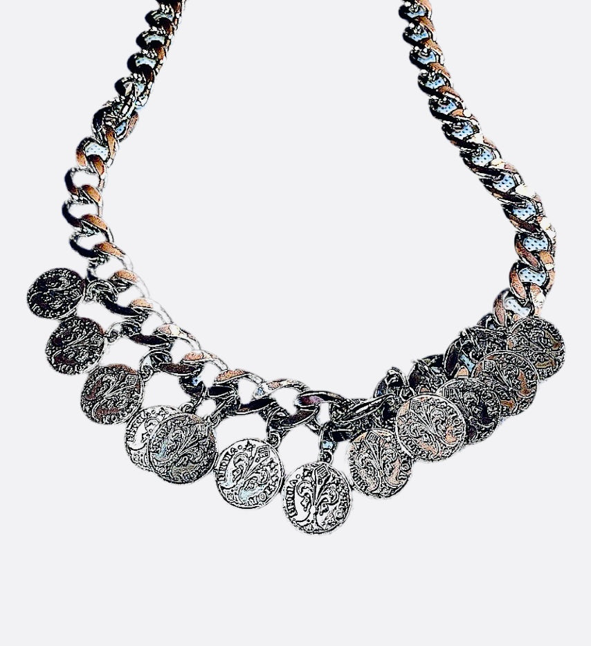 Silver Plated Pendant Necklace!