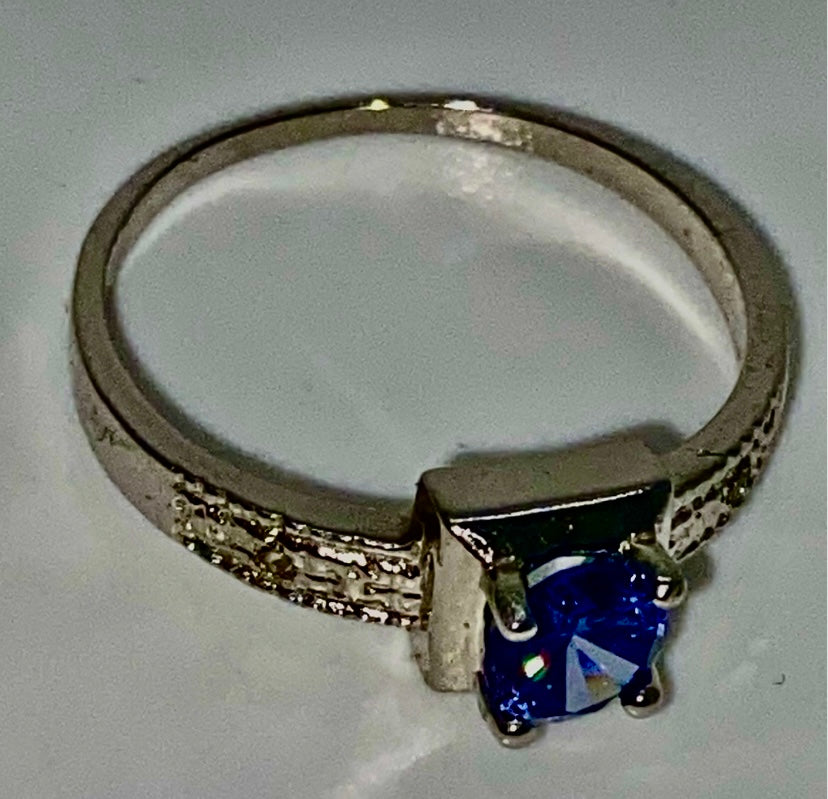 Tanzanite And Diamond Ring! 7