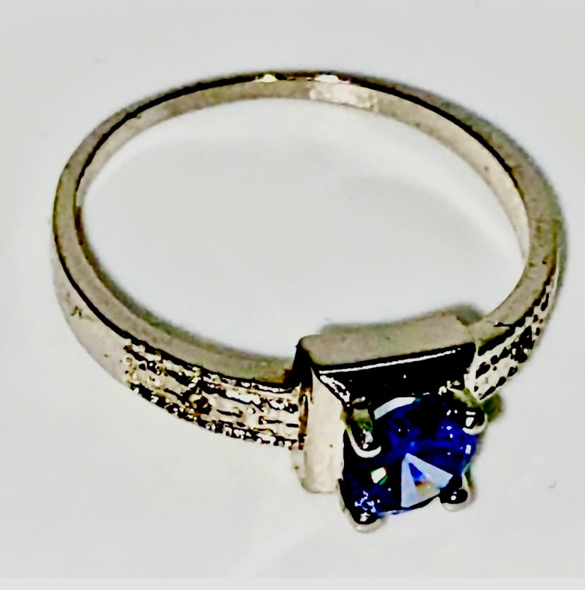 Tanzanite And Diamond Ring! 7
