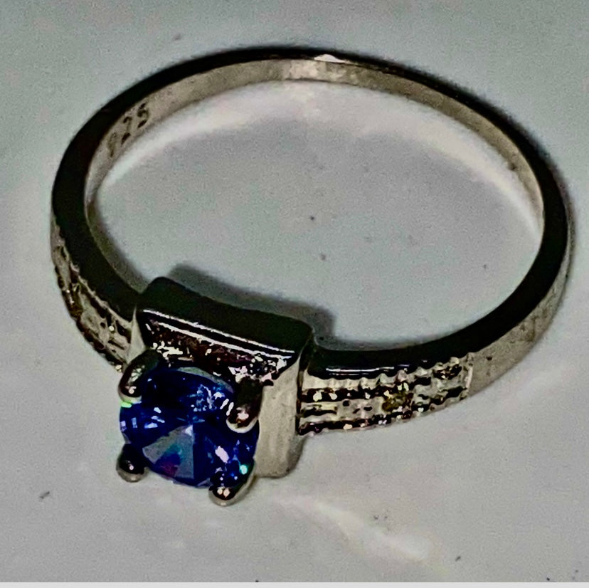 Tanzanite And Diamond Ring! 7