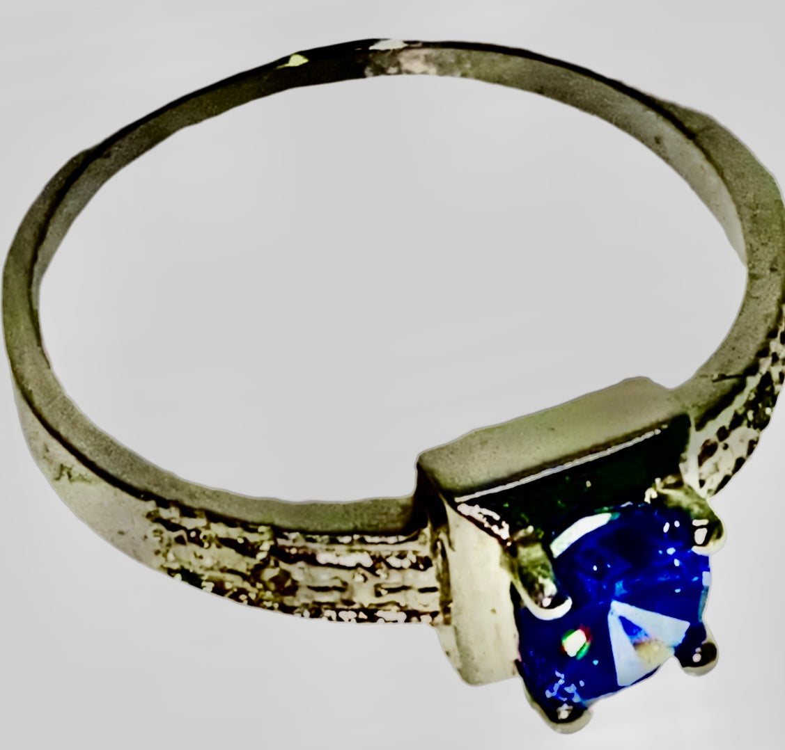 Tanzanite And Diamond Ring! 7