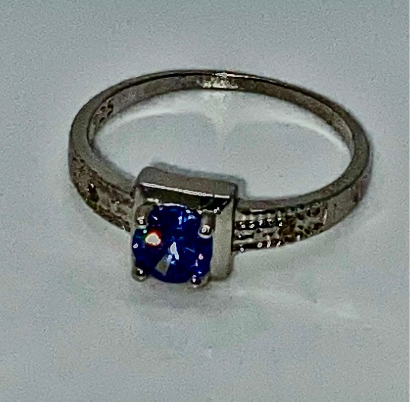 Tanzanite And Diamond Ring! 7