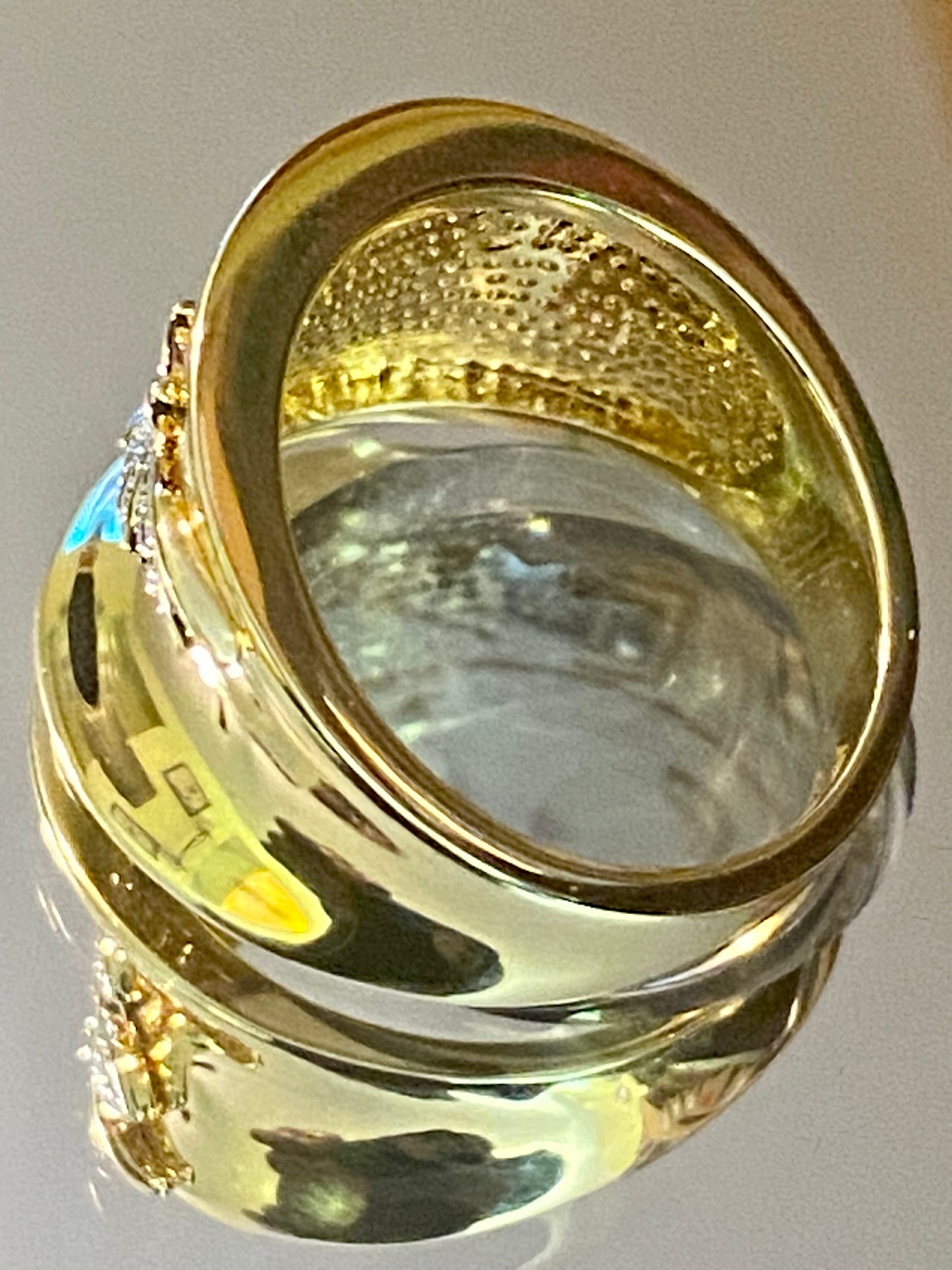 Ladies Leaf Style Motif Ring!