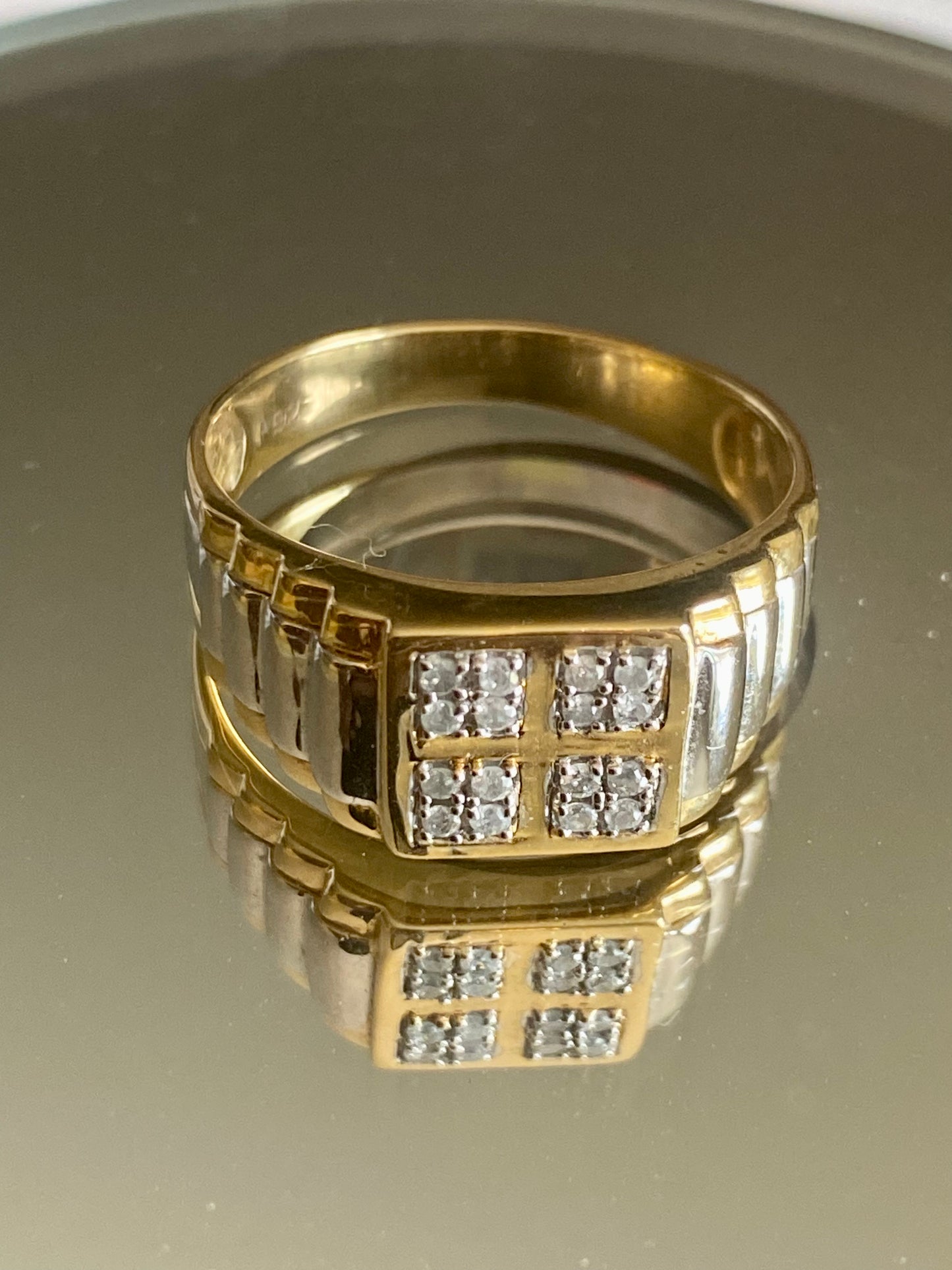 Men’s Yellow Gold Ring With Diamonds!!