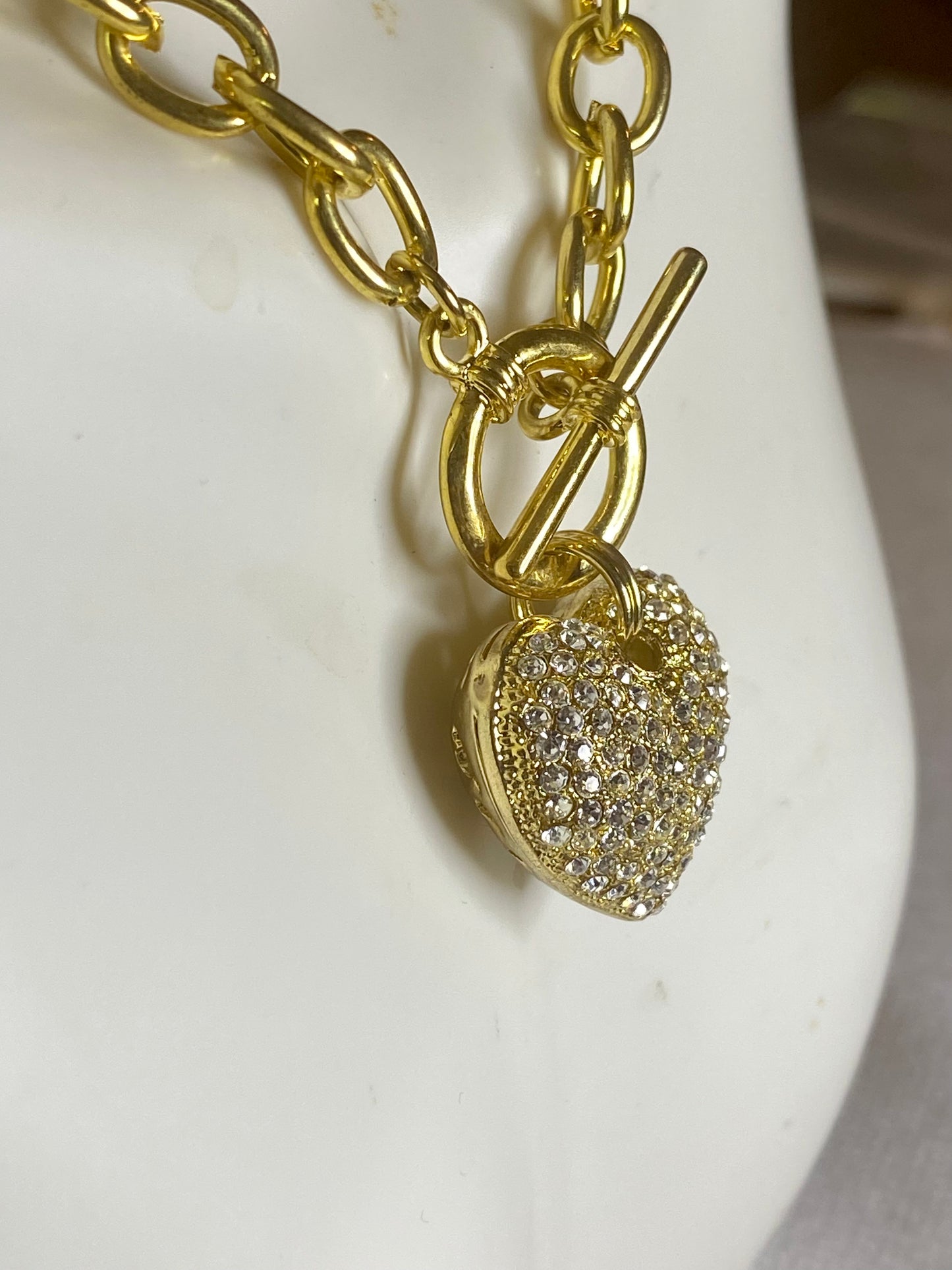 Ladies Heart Pendant Necklace!