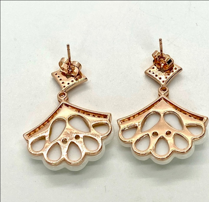 Ladies Fan Dangle Earrings!