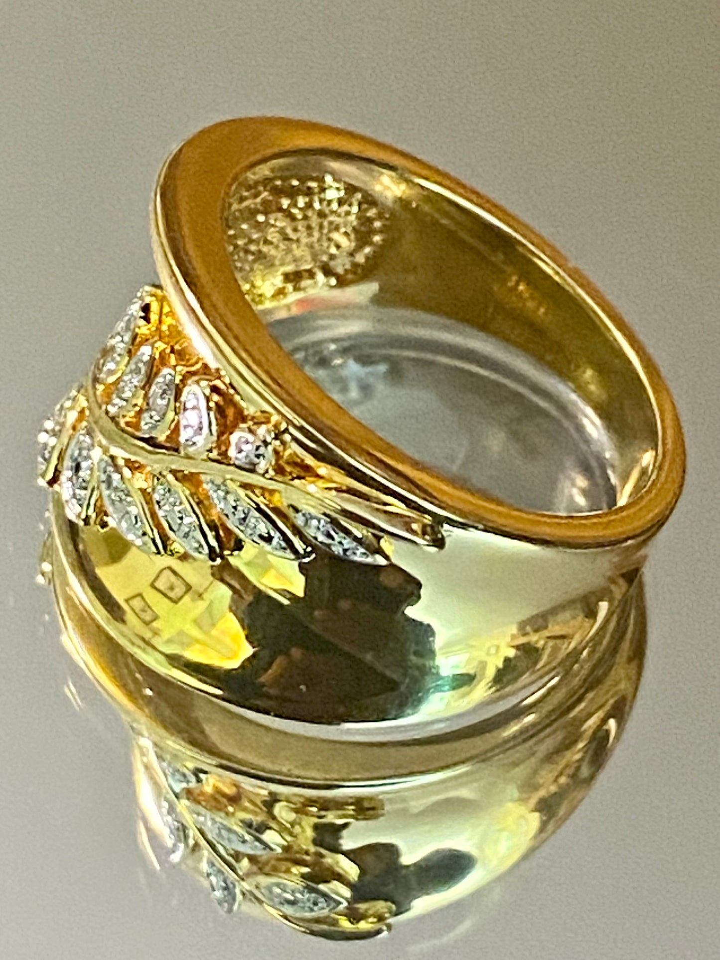 Ladies Leaf Style Motif Ring!