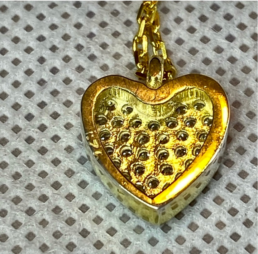 Ladies Heart Pendant Necklace!