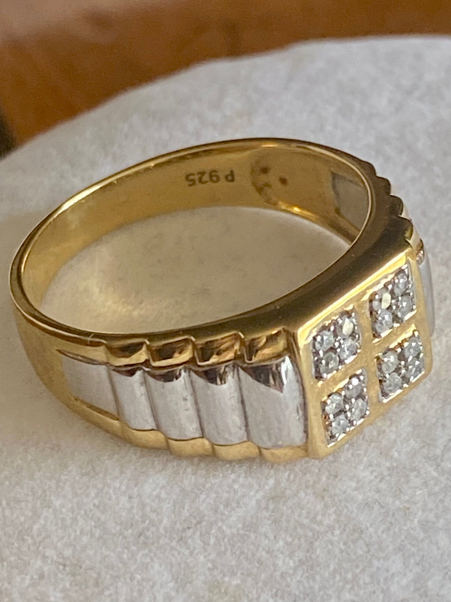 Men’s Yellow Gold Ring With Diamonds!!