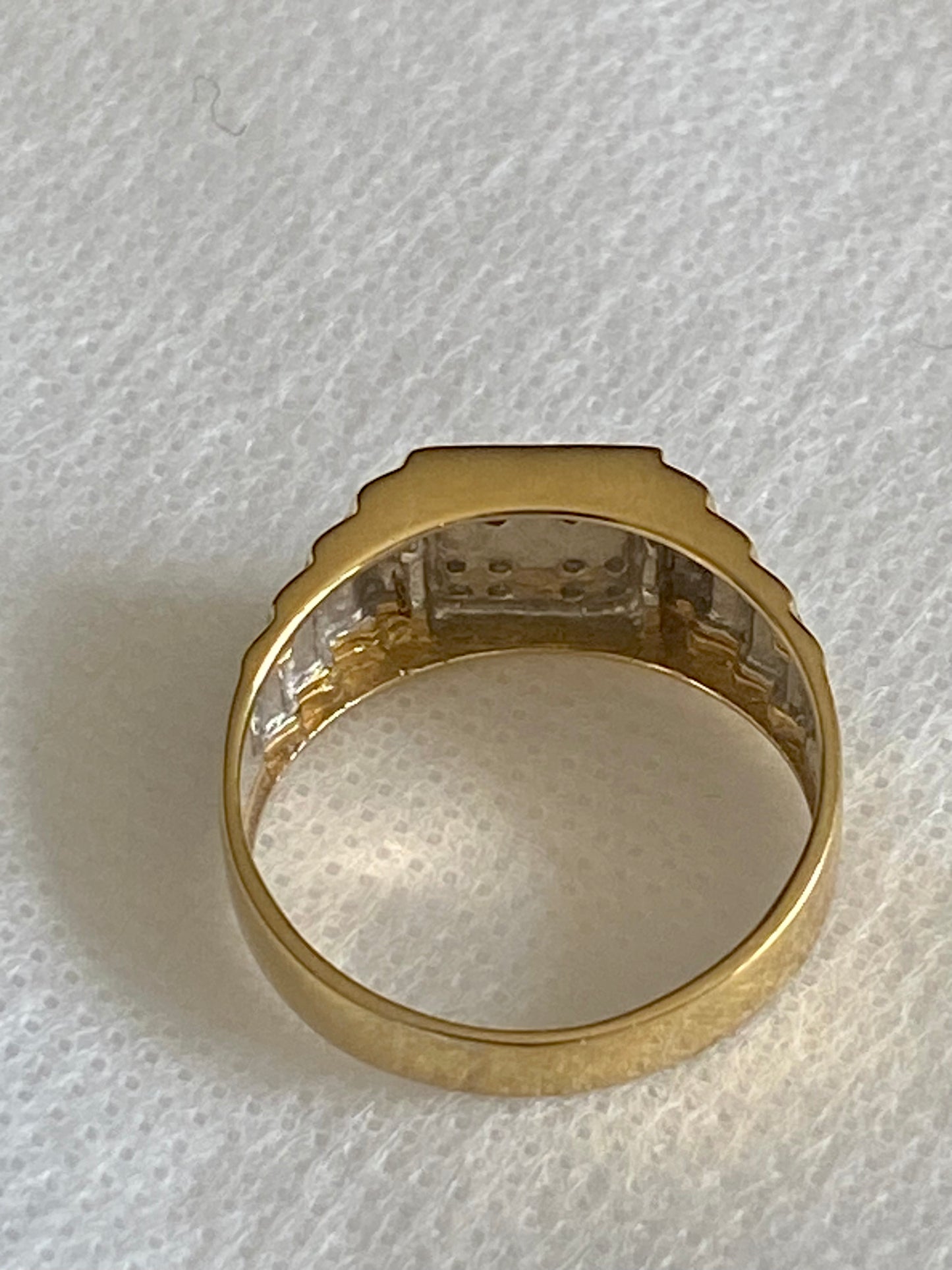 Men’s Yellow Gold Ring With Diamonds!!