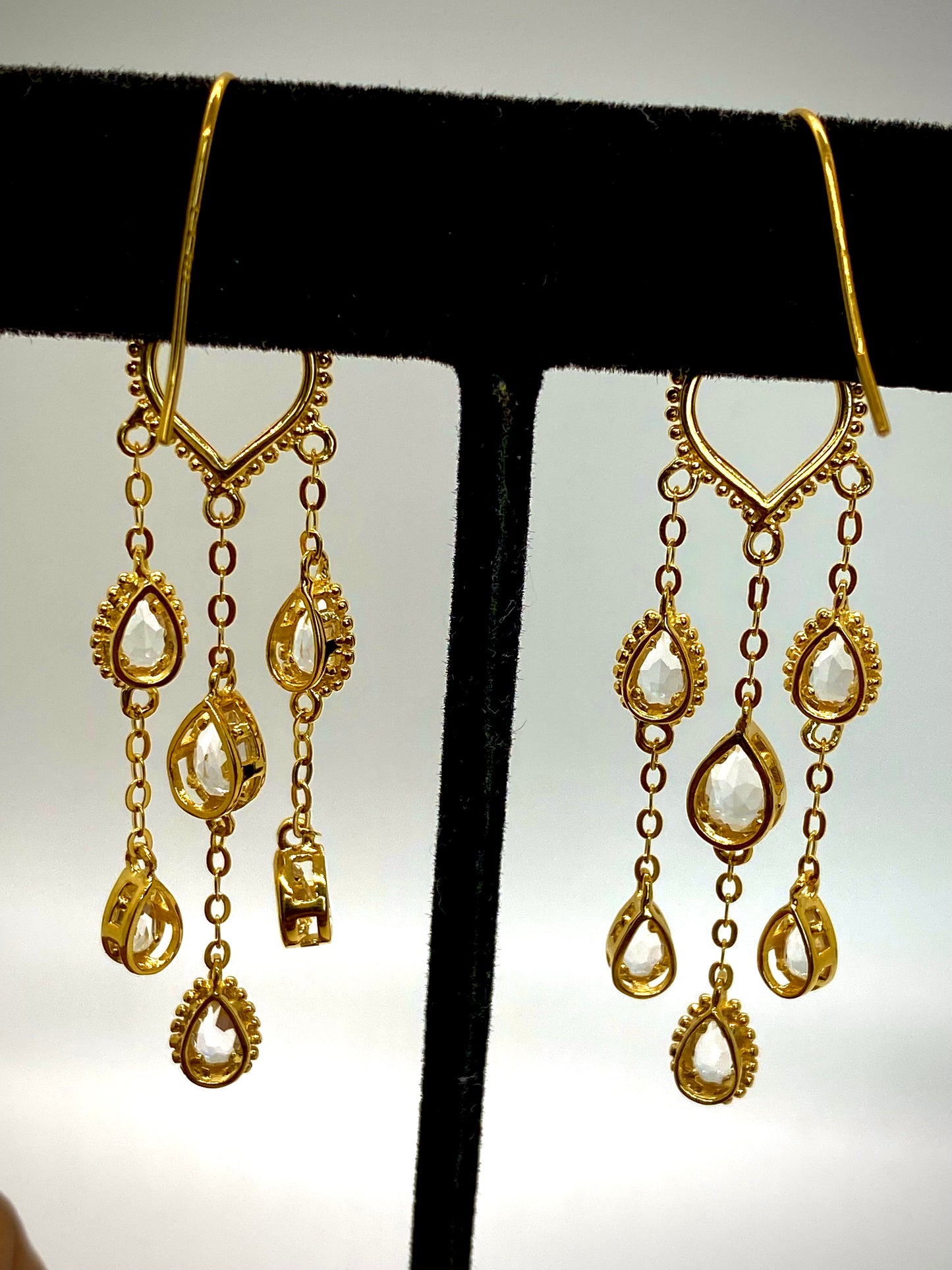 Women’s Chandelier Earrings!