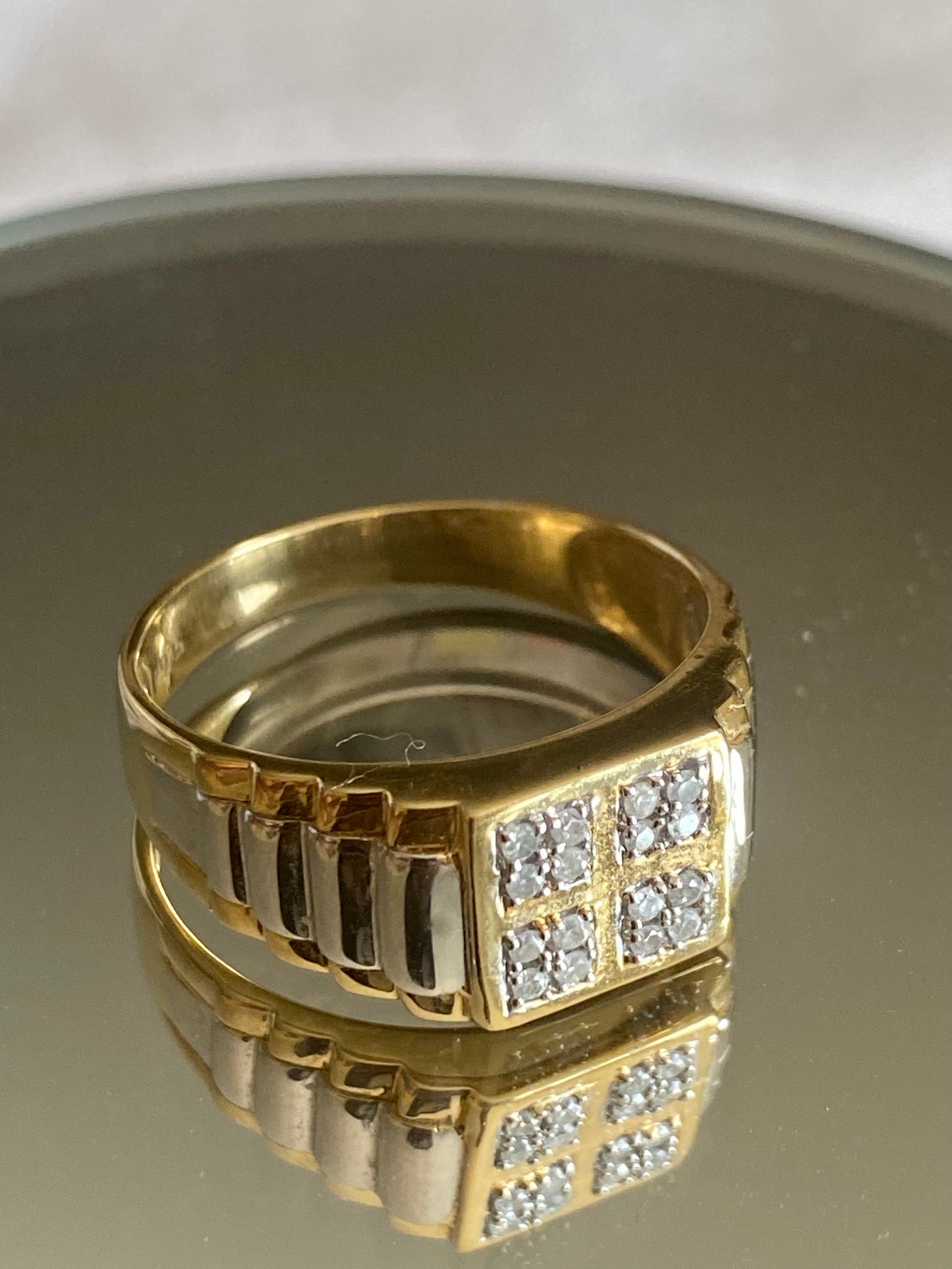 Men’s Yellow Gold Ring With Diamonds!!