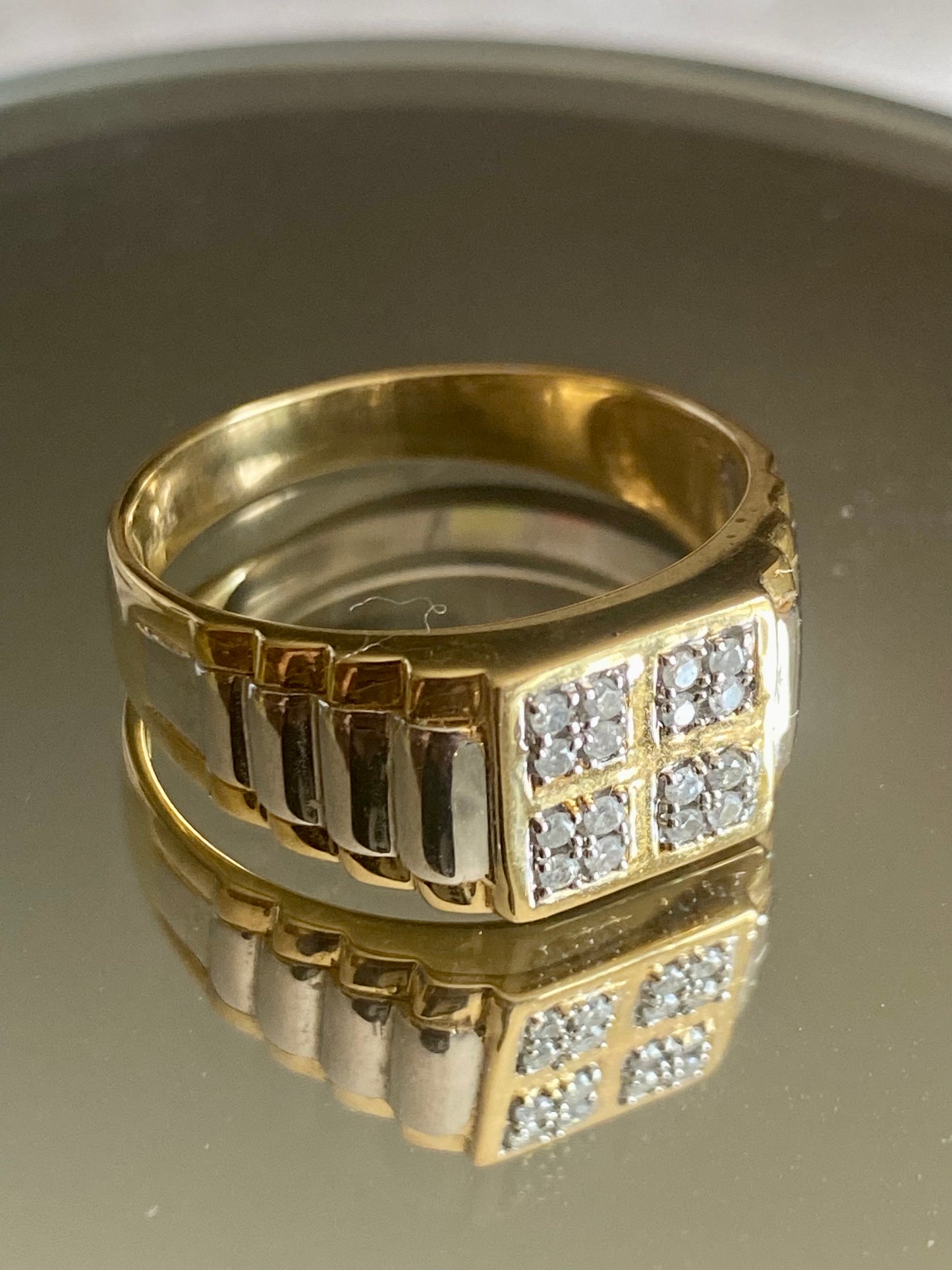 Men’s Yellow Gold Ring With Diamonds!!