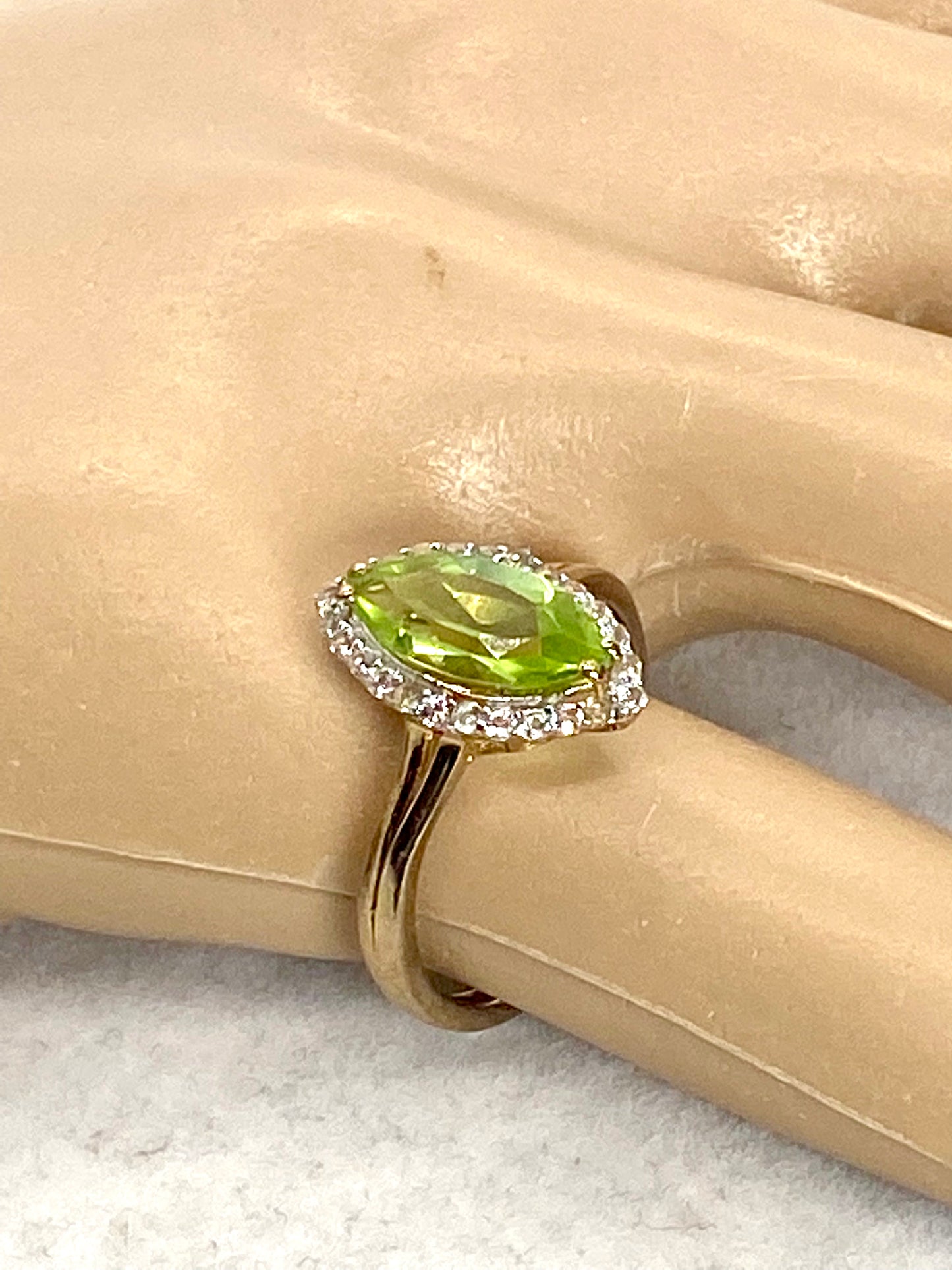 Peridot And White Topaz Ring! 7