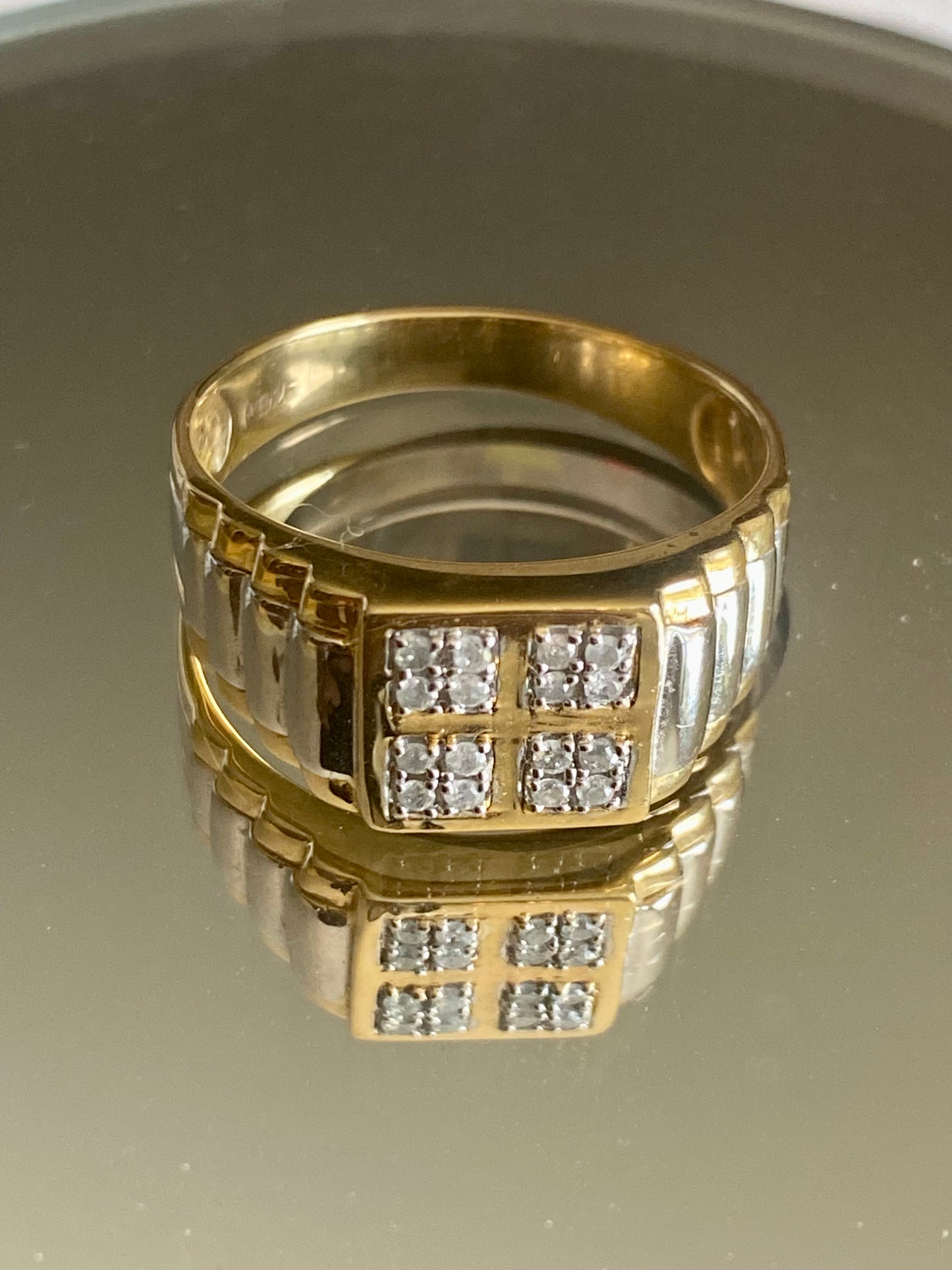 Men’s Yellow Gold Ring With Diamonds!!