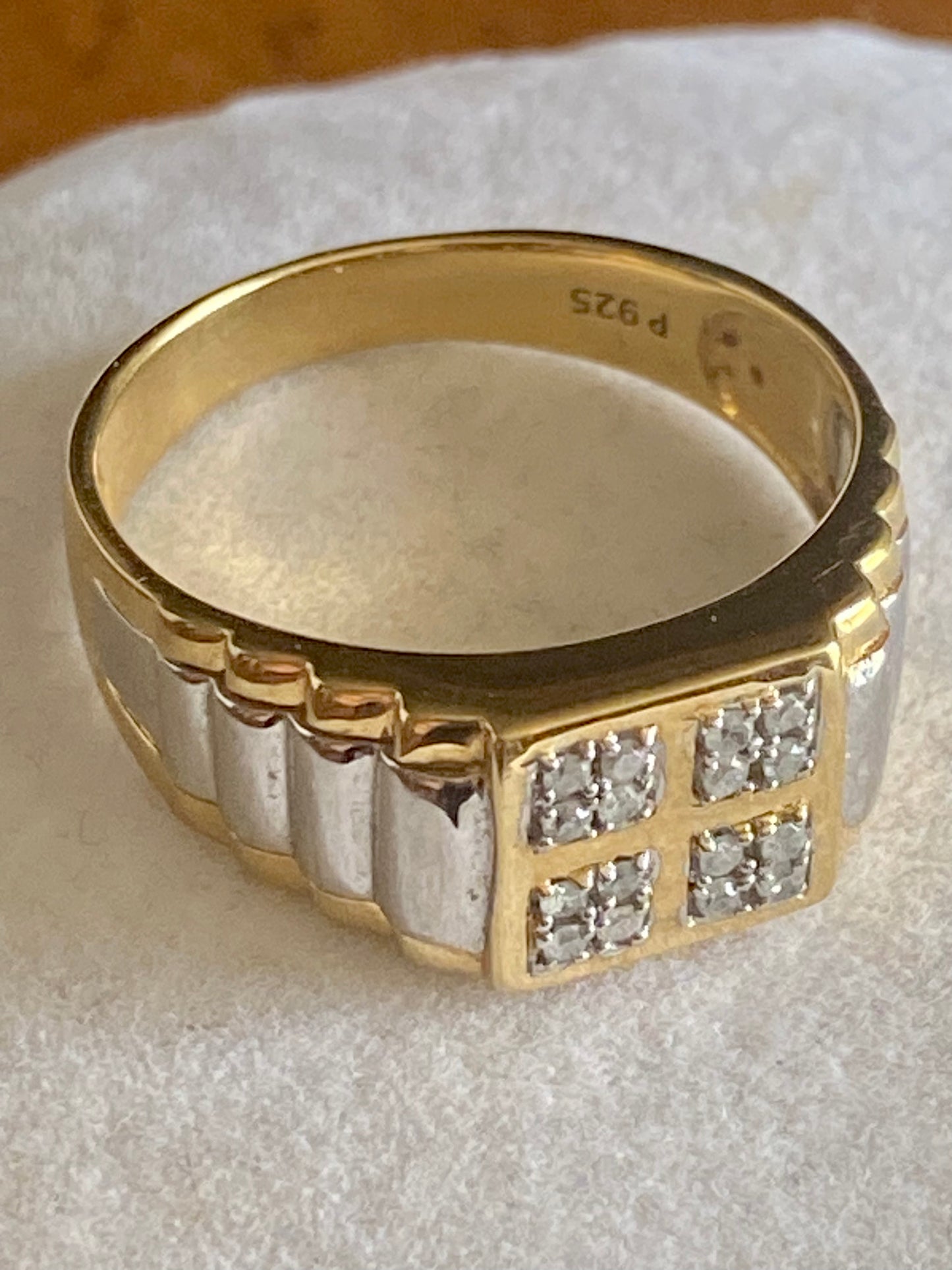 Men’s Yellow Gold Ring With Diamonds!!