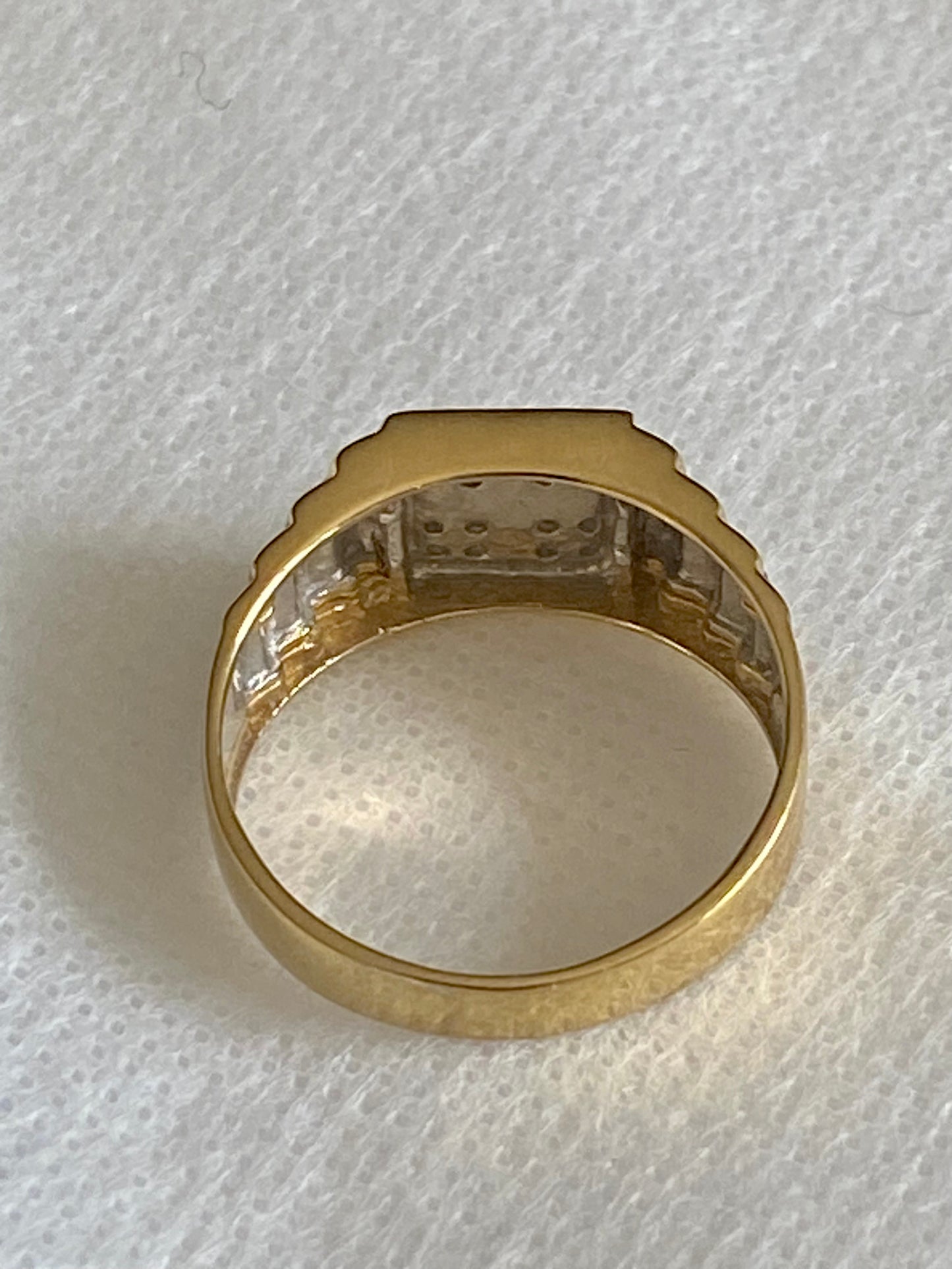 Men’s Yellow Gold Ring With Diamonds!!