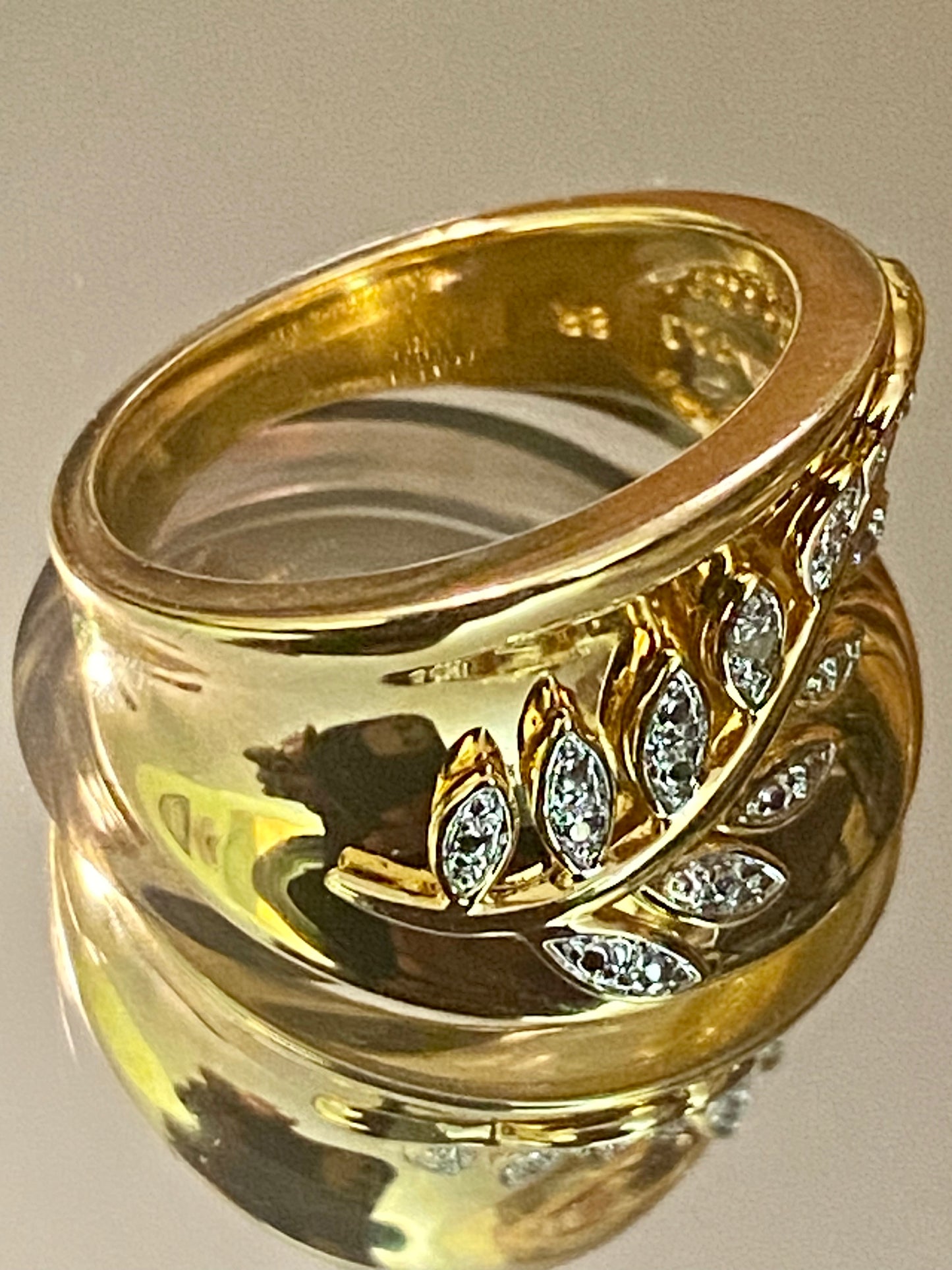 Ladies Leaf Style Motif Ring!