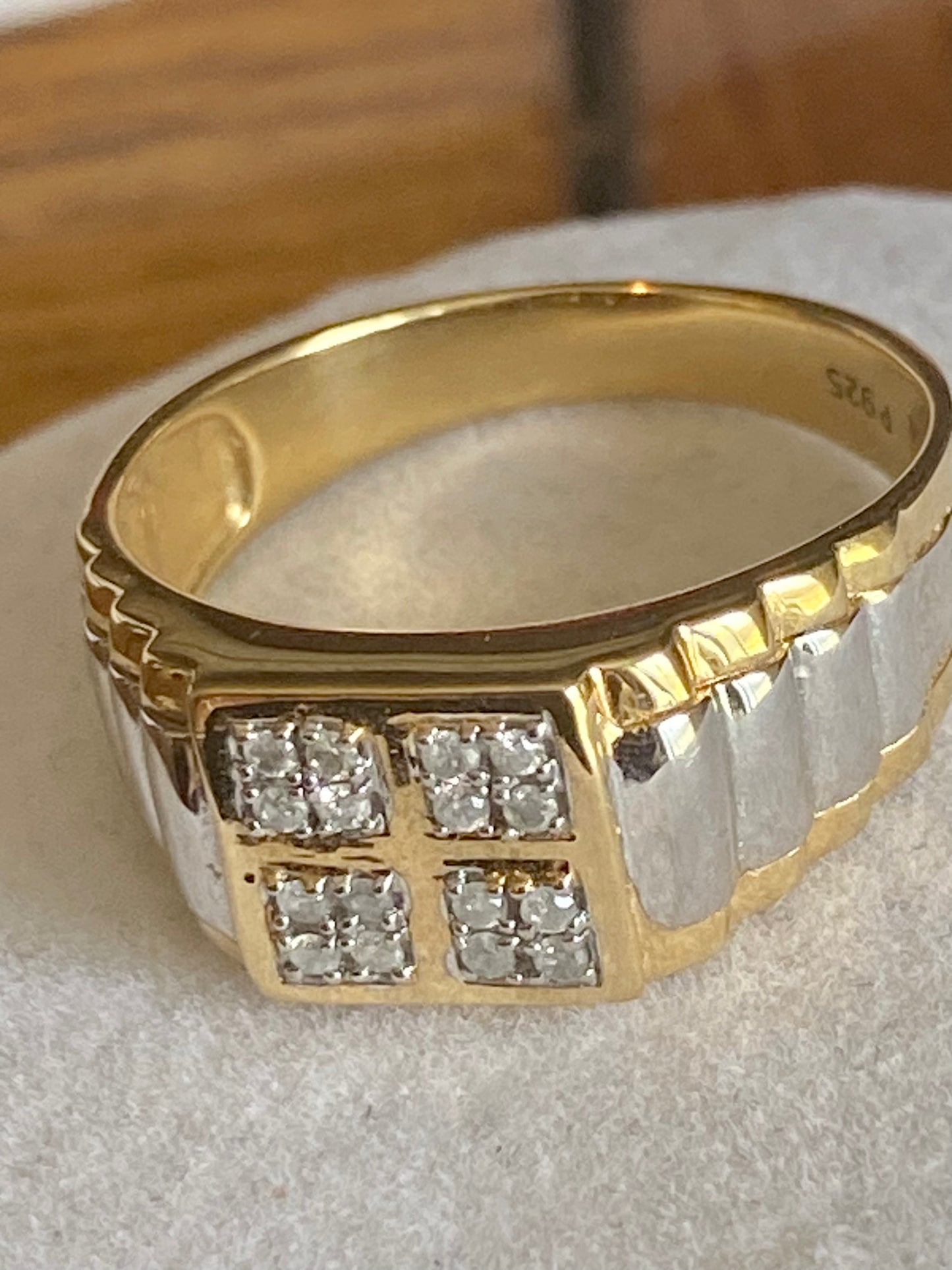 Men’s Yellow Gold Ring With Diamonds!!