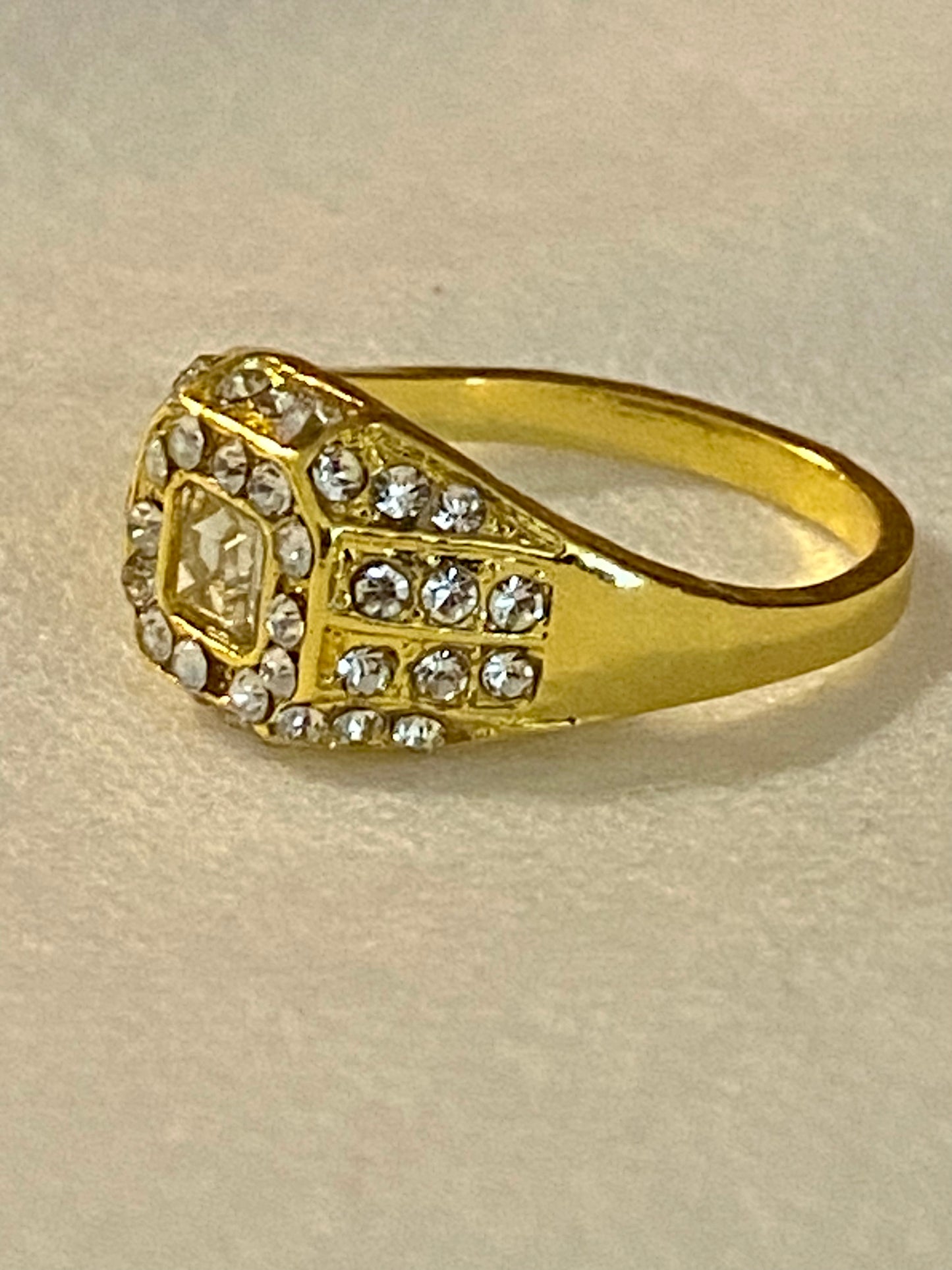 Vintage Rhinestones Ring!