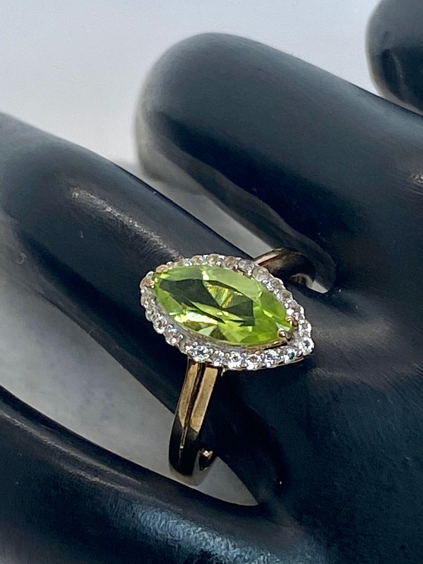 Peridot And White Topaz Ring! 7