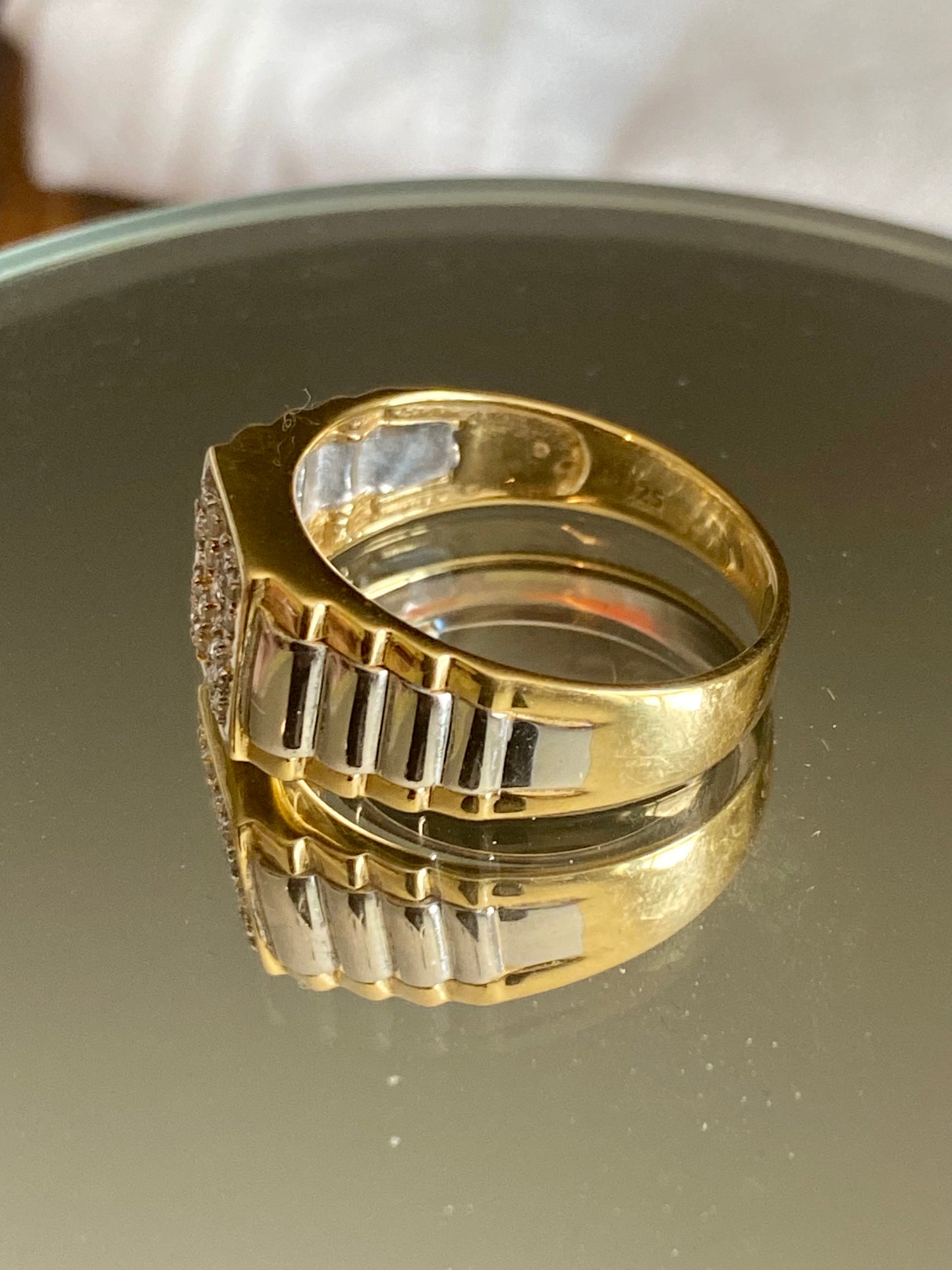 Men’s Yellow Gold Ring With Diamonds!!