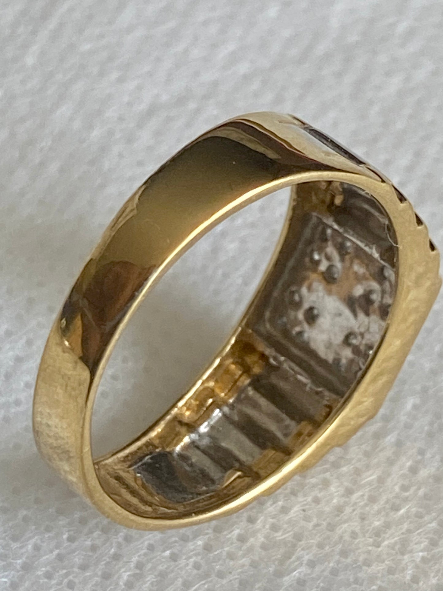 Men’s Yellow Gold Ring With Diamonds!!